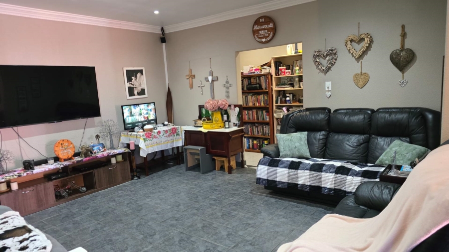 6 Bedroom Property for Sale in Churchill Estate Western Cape